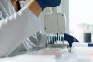 Como a calibração de micropipetas está Presente no laboratório